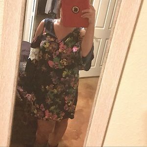 NEW LISTING❗️Cold Shoulder Floral Lace Tunic Dre…